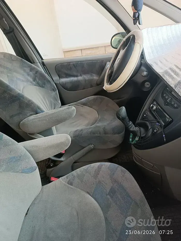 Usata Citroën Xsara Picasso 109 CV (80 kW) 2001 Grigio Monovolume