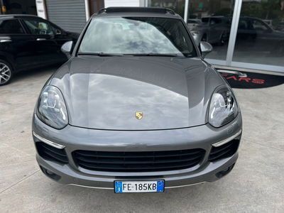 Grigio Usata 2016 Porsche Cayenne SUV | 31.990 € (Cara) - Immagine 1/4