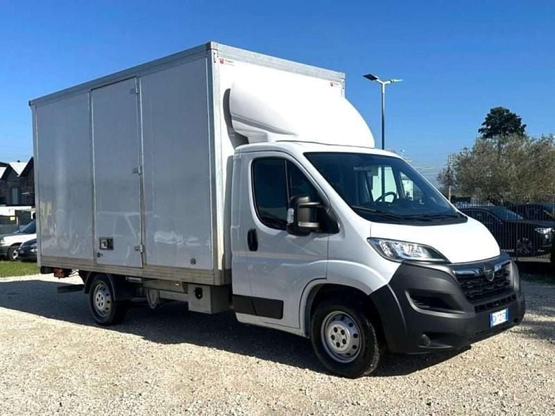 Usata Opel Movano 140 CV (102 kW) 2024 Bianco Furgone
