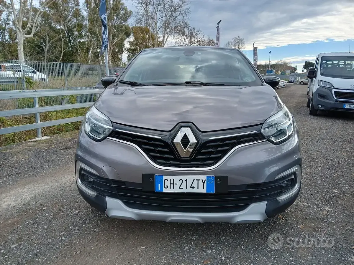 Usata Renault Captur Business 90 CV (66 kW) 2019 Grigio SUV