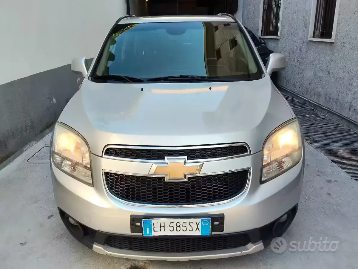 Usata Chevrolet Orlando 131 CV (96 kW) 2011 Grigio Monovolume