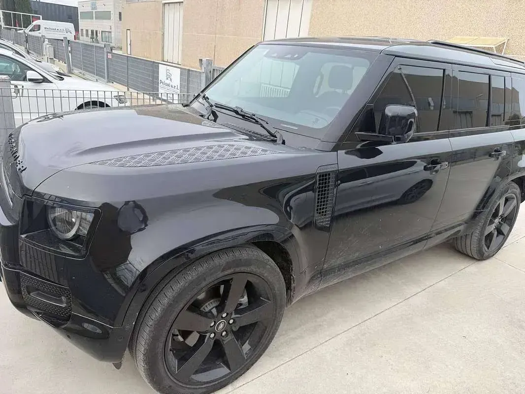 Usata Land Rover Defender SE Dynamic 200 CV (147 kW) 2025 Nero SUV