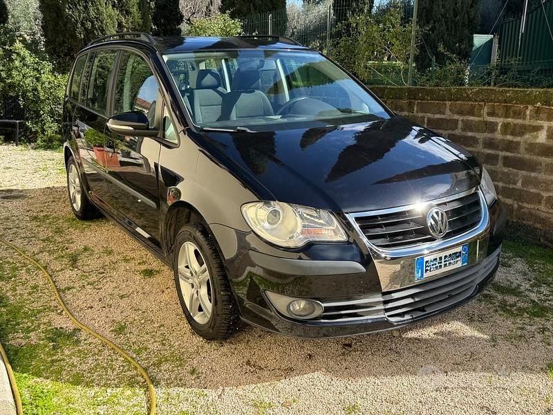 Usata VW Touran 150 CV (110 kW) 2010 Nero Monovolume