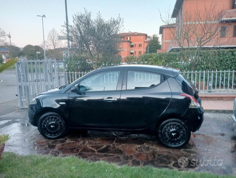 Nero Usata 2013 Lancia Ypsilon Gold Due volumi | 5500 € (Buon prezzo) - Immagine 1/4