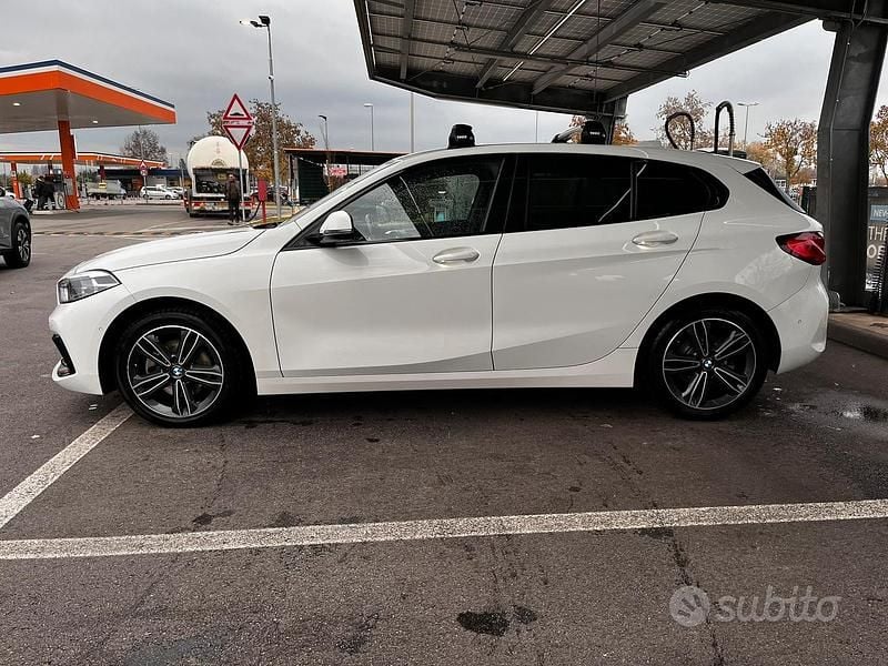 Usata BMW 118 Sport Line 140 CV (102 kW) 2020 Bianco Utilitaria