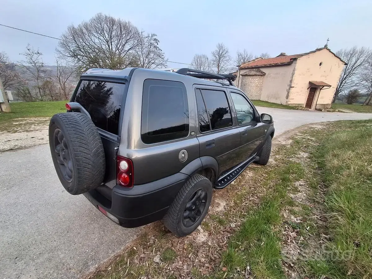 Usata Land Rover Freelander 111 CV (81 kW) 2003 Grigio SUV