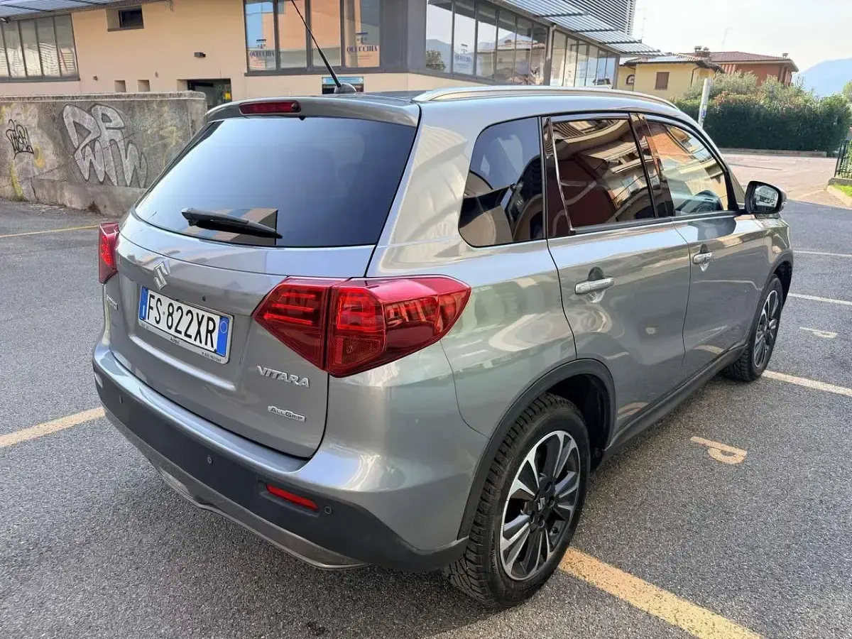Usata Suzuki Vitara 140 CV (102 kW) 2018 Grigio SUV