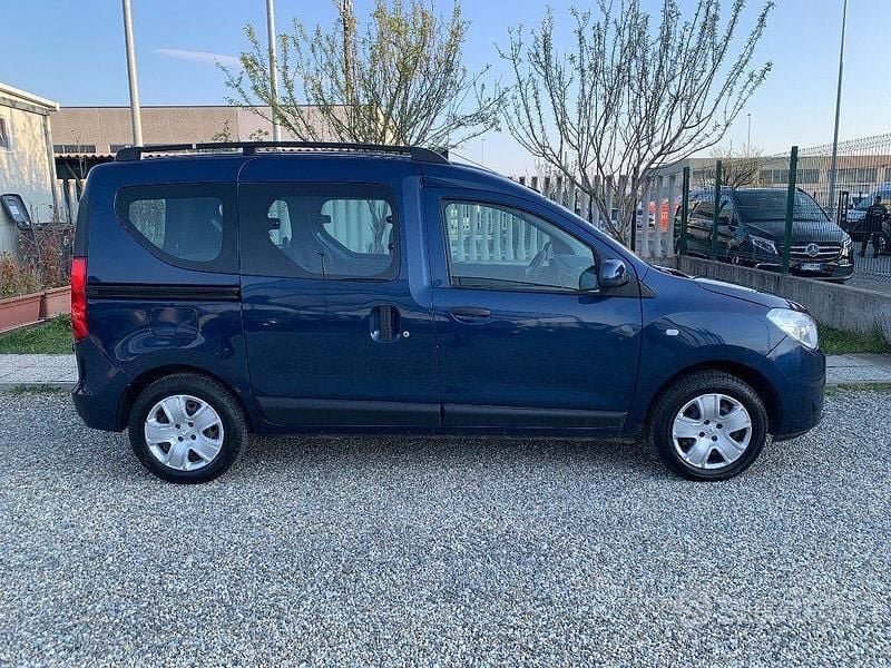 Usata Dacia Dokker Lauréate 102 CV (75 kW) 2017 Blu Monovolume