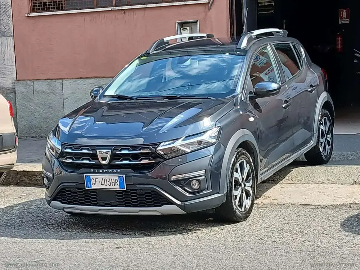 Usata Dacia Sandero Comfort 101 CV (74 kW) 2021 Grigio Berlina