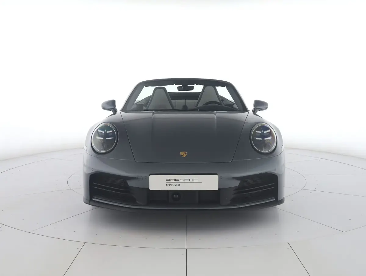 Usata Porsche 911 394 CV (289 kW) 2025 Grigio vanadio metallizzato/capote blu Cabrio
