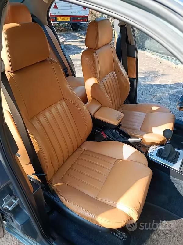 Usata Alfa Romeo 156 115 CV (84 kW) 2004 Grigio Berlina