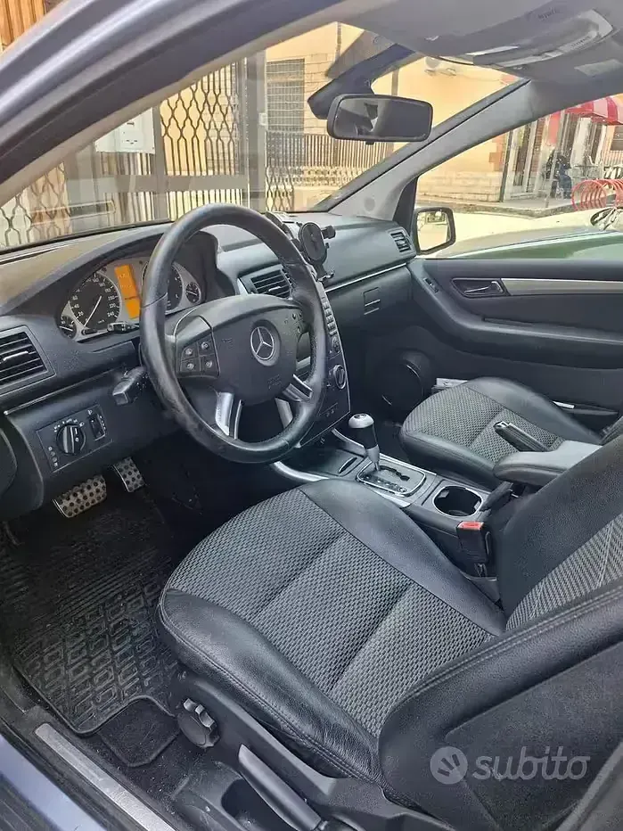 Usata Mercedes B180 109 CV (80 kW) 2008 Bluazzurro Monovolume