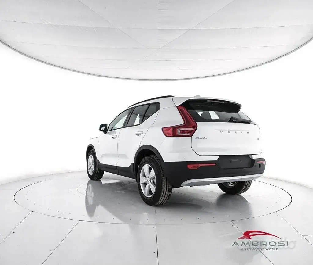 Nuova Volvo XC40 Core 163 CV (119 kW) 2026 Bianco SUV