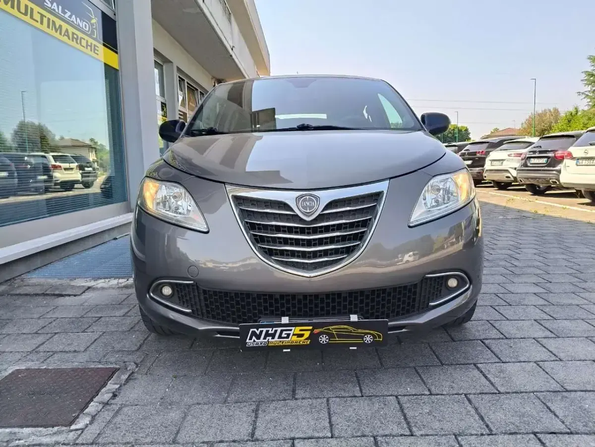 Usata Lancia Ypsilon Gold 69 CV (50 kW) 2014 Grigio Utilitaria