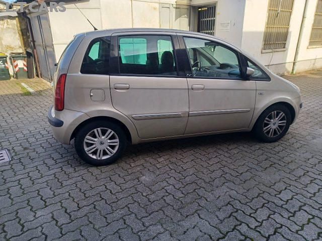 Usata Lancia Musa 95 CV (69 kW) 2006 Oro Monovolume