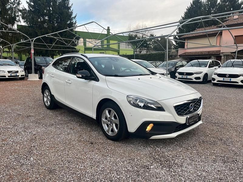 Usata Volvo V40 CC Business Edition 114 CV (83 kW) 2015 Bianco Station wagon