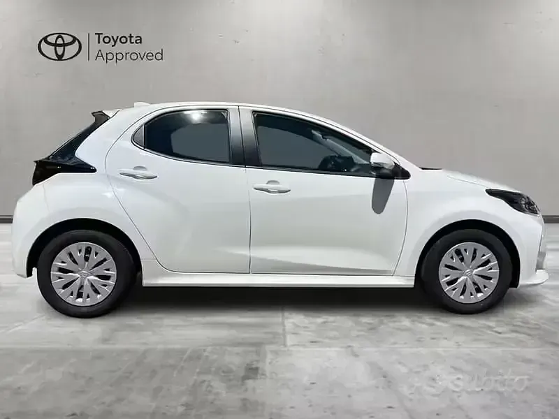 Usata Toyota Yaris Active 72 CV (52 kW) 2022 Bianco Utilitaria