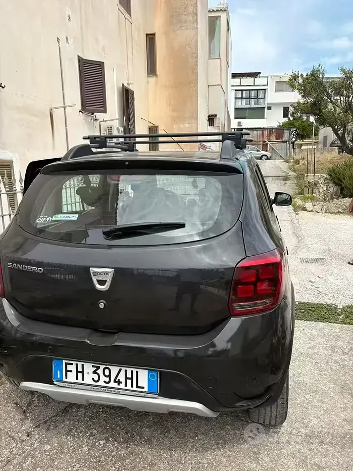 Usata Dacia Sandero Stepway 90 CV (66 kW) 2017 Grigio Berlina