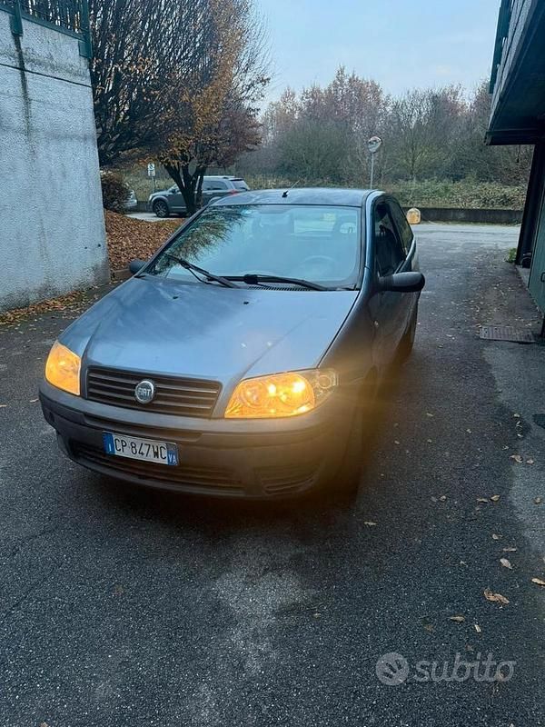 Usata 2004 Fiat Punto Active Due volumi | 1300 € (Buon prezzo) - Immagine 1/4