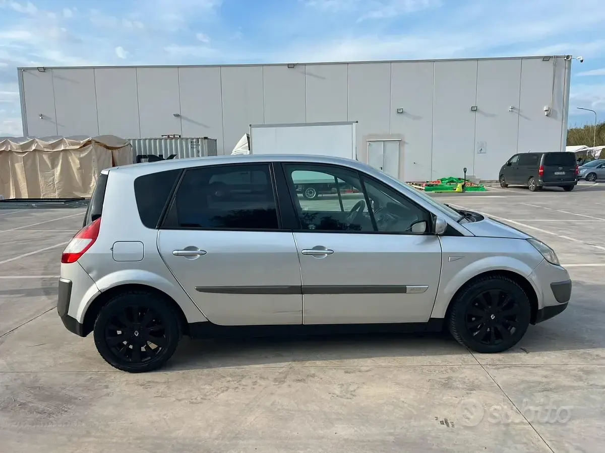 Usata Renault Scenic E-Tech 100 CV (73 kW) 2007 Grigio Monovolume