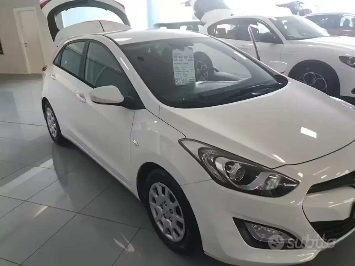 Usata Hyundai i30 Classic 97 CV (71 kW) 2014 Bianco Berlina