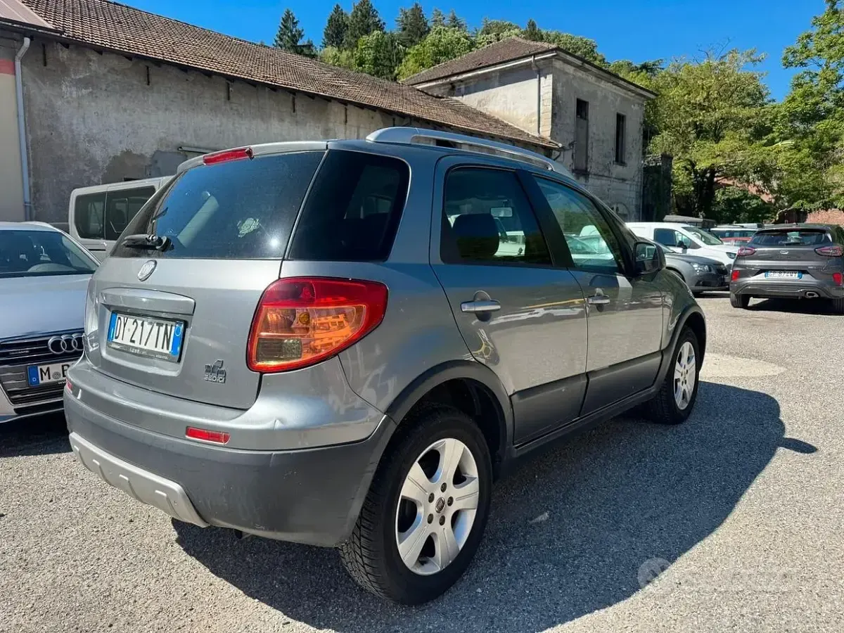 Begagnad Fiat Sedici Emotion 107 HK (78 kW) 2009 Grå SUV