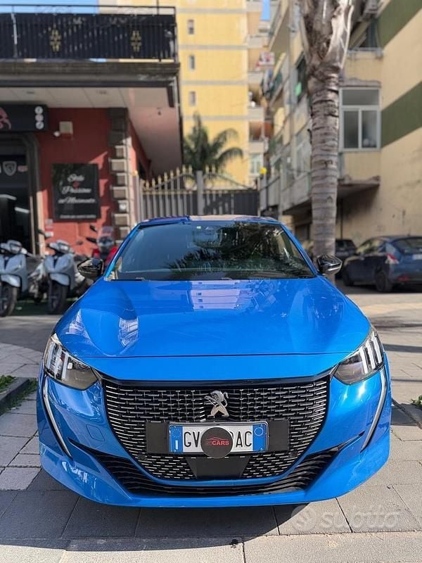 Usata Peugeot 208 GT-line 101 CV (74 kW) 2021 Blu Utilitaria