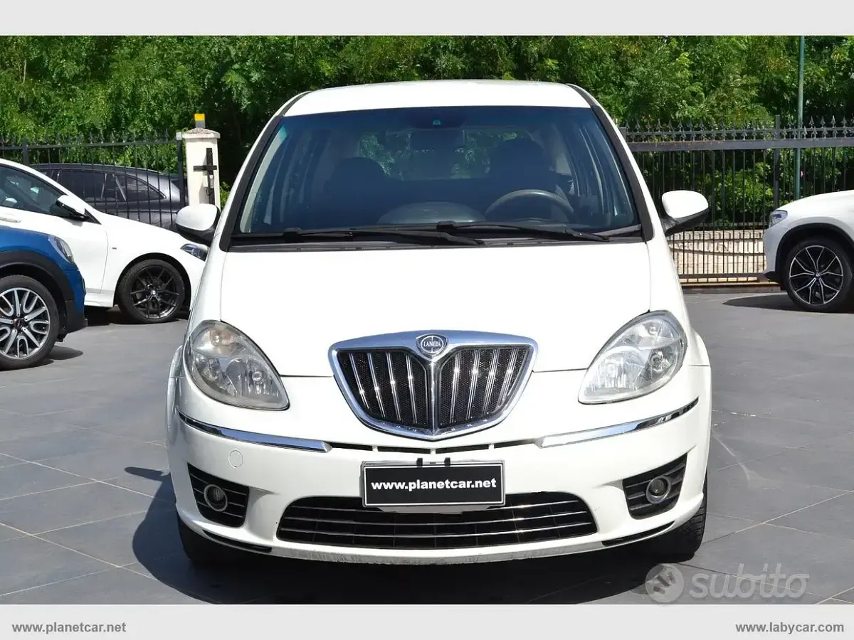 Usata Lancia Musa S 120 CV (88 kW) 2011 Bianco Monovolume
