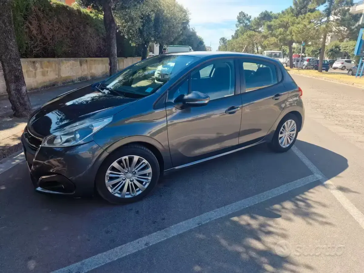 Usata Peugeot 208 Active 75 CV (55 kW) 2016 Grigio Utilitaria