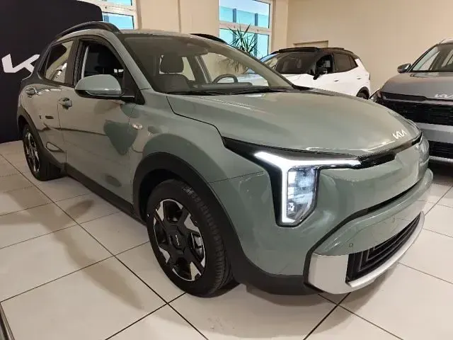 Nuova Kia Stonic Urban 101 CV (74 kW) 2026 Verde pastello SUV