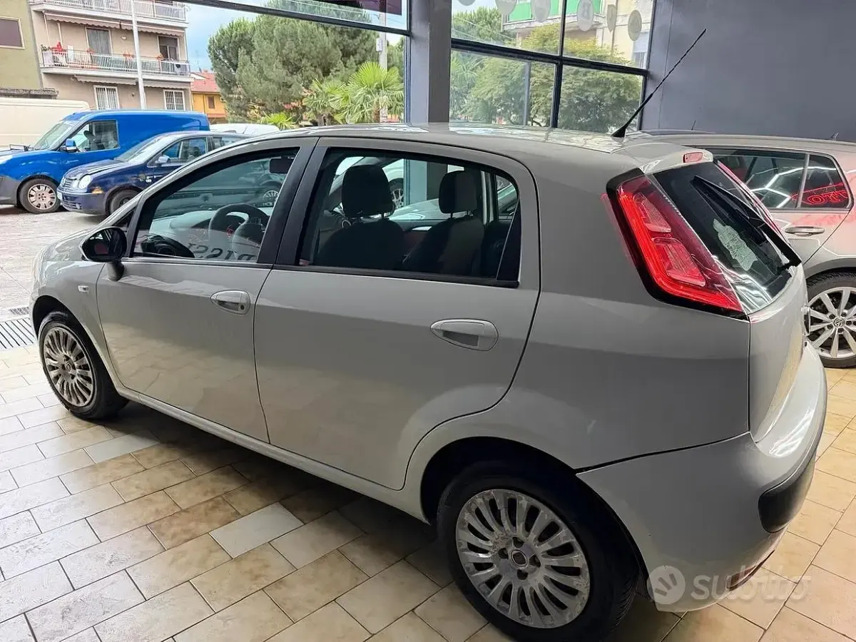 Usata Fiat Punto Evo Dynamic 65 CV (47 kW) 2009 Bianco Utilitaria