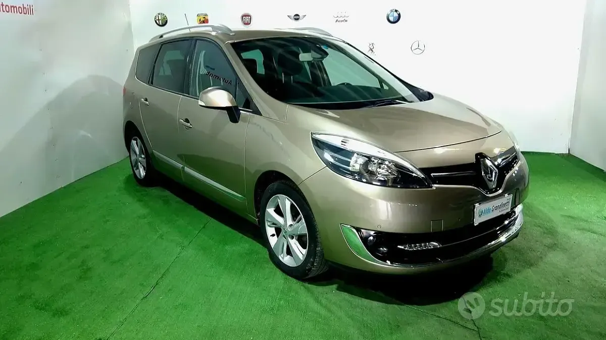 Usata Renault Scenic E-Tech 110 CV (80 kW) 2013 Marrone Utilitaria
