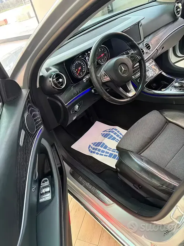 Usata Mercedes E220 Premium Plus 194 CV (142 kW) 2017 Grigio Station wagon