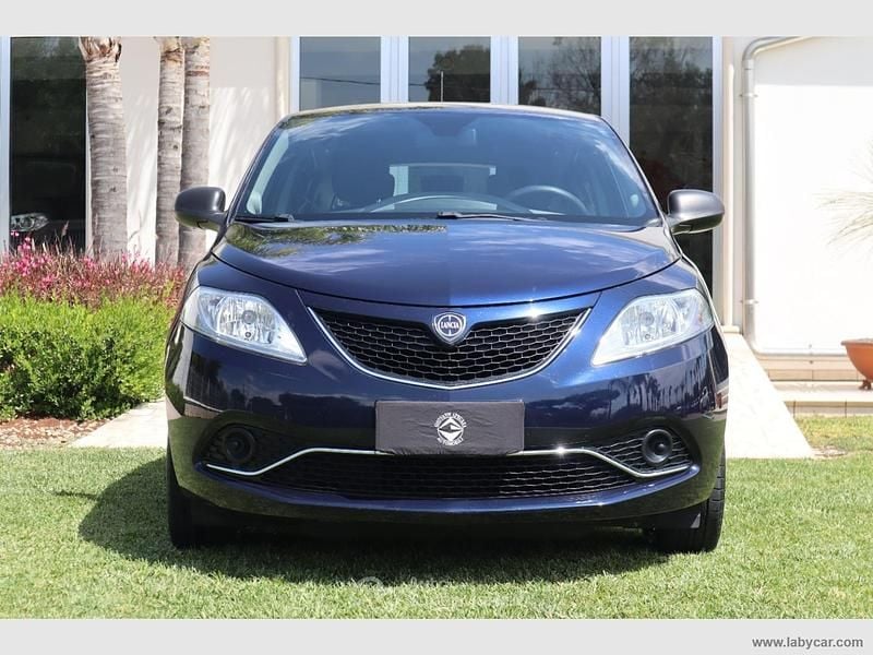 Usado Lancia Ypsilon Silver 69 HP (50 kW) 2016 Azul Citadino