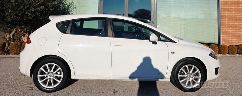 Usata Seat Leon 105 CV (77 kW) 2011 Utilitaria