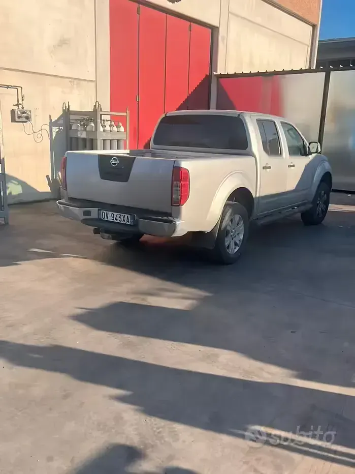 Brugt Nissan Navara 171 HK (125 kW) 2010 Gul Pickup / Ladvogn