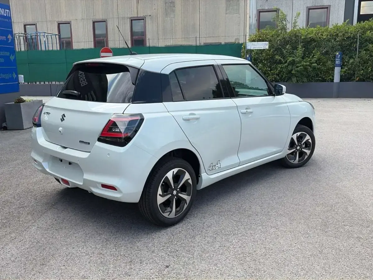 Nuova Suzuki Swift 82 CV (60 kW) 2026 Bianco Utilitaria