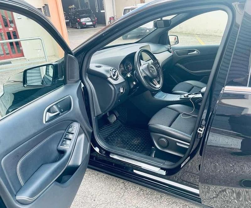 Usata Mercedes B180 109 CV (80 kW) 2018 Monovolume