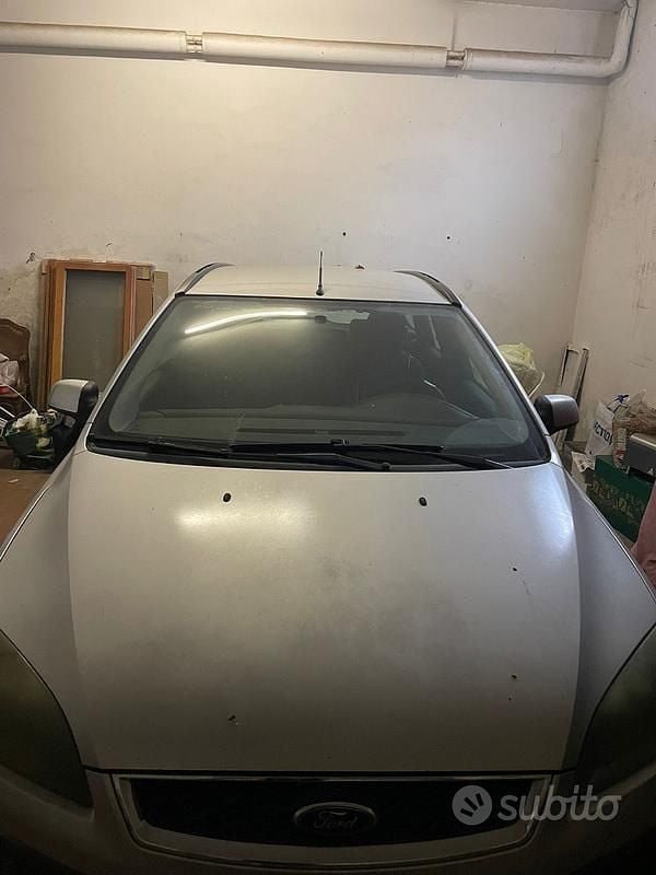 Usata Ford Focus 90 CV (66 kW) 2005 Grigio Station wagon