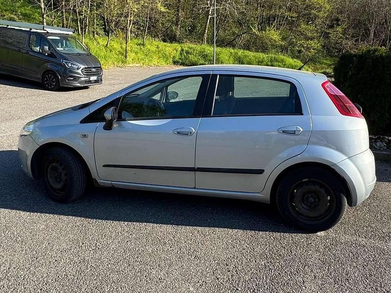 Usata Fiat Grande Punto Active 75 CV (55 kW) 2005 Grigio Utilitaria
