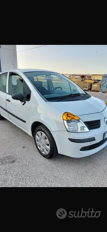 Usata Renault Modus 75 CV (55 kW) 2004 Grigio Monovolume