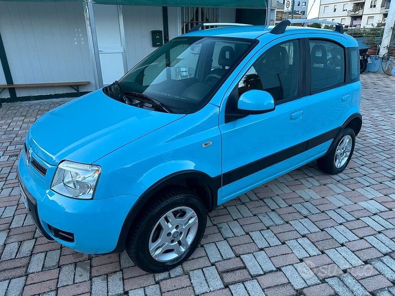 Blu Usata 2011 Fiat Panda 4x4 Climbing Due volumi | 6500 € (Buon prezzo) - Immagine 1/4