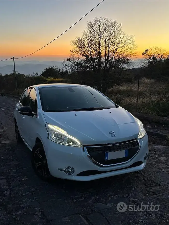 Usata Peugeot 208 82 CV (60 kW) 2013 Bianco Utilitaria