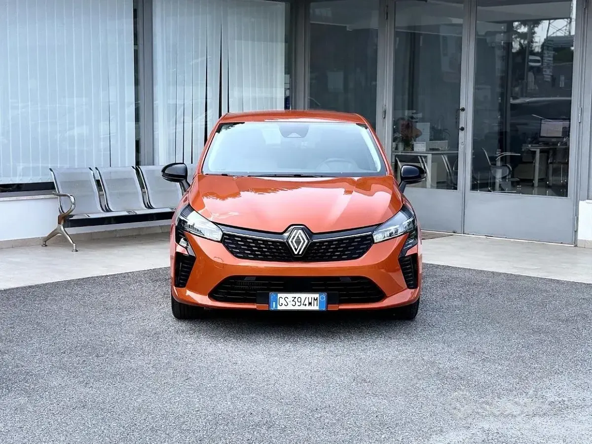Usata Renault Clio V 101 CV (74 kW) 2024 Giallo Berlina