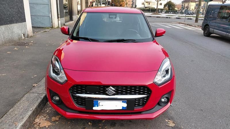 Rosso Usata 2021 Suzuki Swift Tre volumi | 13.950 € (Buon prezzo) - Immagine 1/4