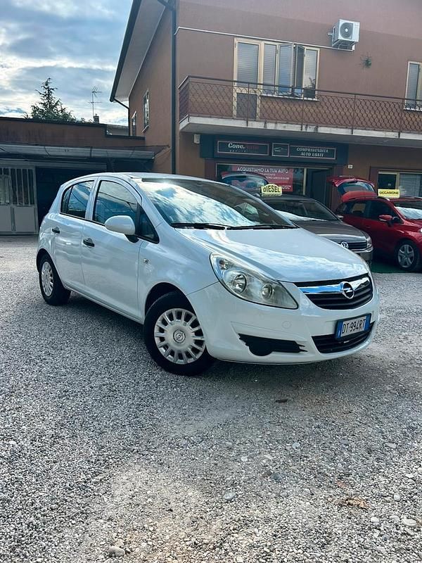 Usata Opel Corsa Cosmo 75 CV (55 kW) 2008 Bianco Utilitaria