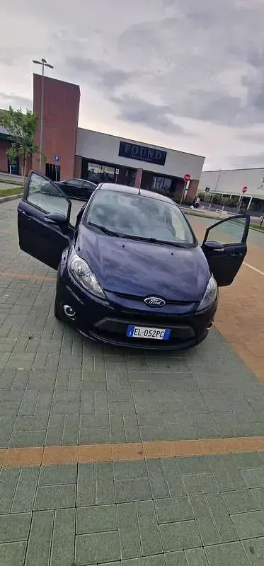 Usata Ford Fiesta Business Edition 70 CV (51 kW) 2012 Nero Berlina
