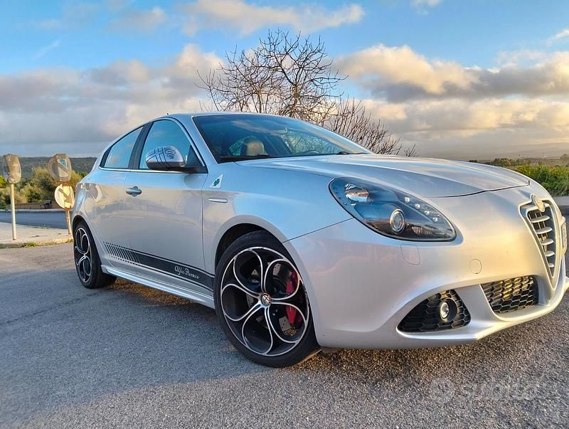 Usata 2011 Alfa Romeo Giulietta Quadrifoglio Due volumi | 14.500 € (Molto cara) - Immagine 1/4