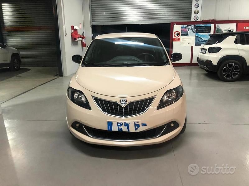 Usata Lancia Ypsilon Gold 69 CV (50 kW) 2022 Beige Utilitaria