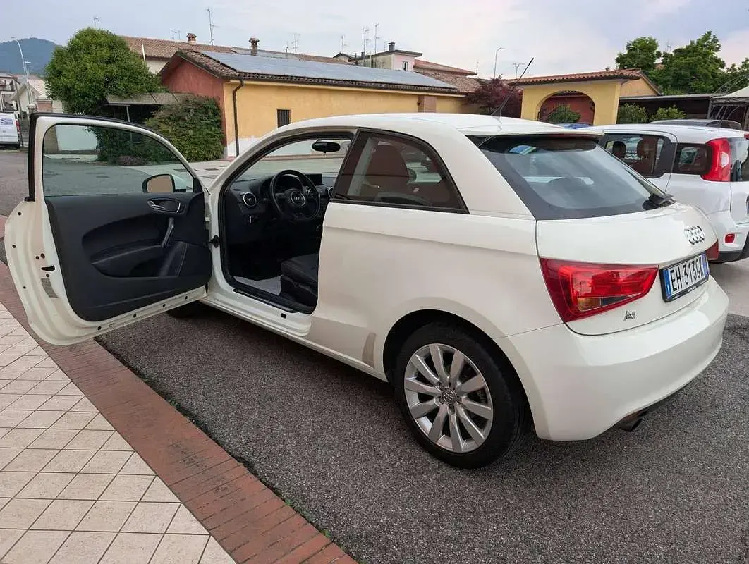 Usata Audi A1 Ambition 86 CV (63 kW) 2011 Bianco Utilitaria